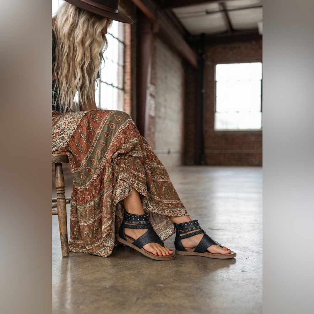 NIB Brand New Very G Mazey Boho Vegan Leather Festival Laser Cut Studded Sandals - Picture 5 of 12